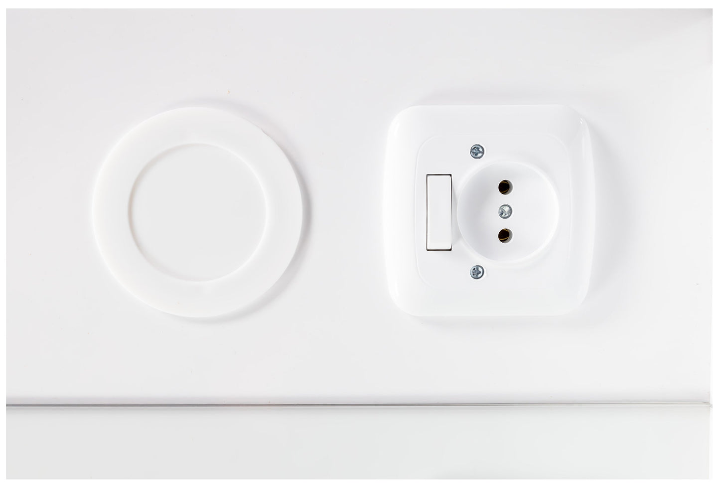 ALONI ALECO SPIEGELKAST- 1 DEUR - MET VERLICHTING - MET STOPCONTACT - 61X70X17,5 CM - WIT